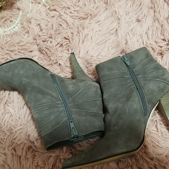 Sam & Libby (Philipa) Gray Suede Leather Ankle Heeled Boots Size 6 1/2 M - Picture 6 of 13